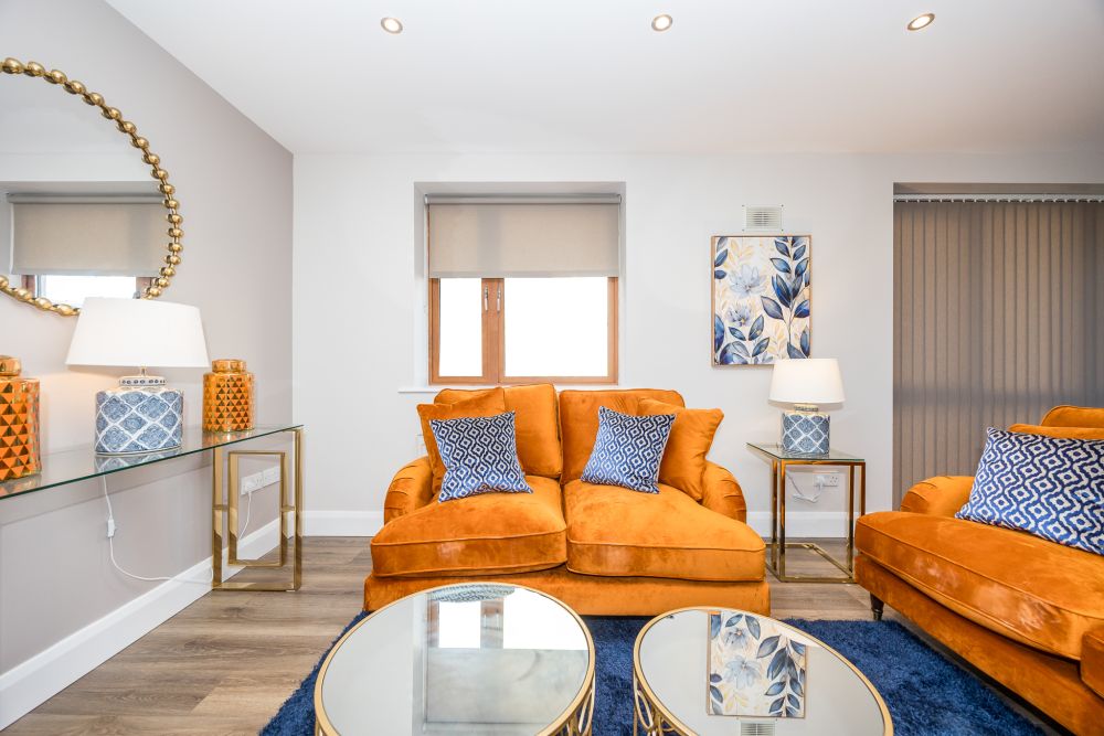 Sitting room, Stylish And Modern 2 Bedroom Apt