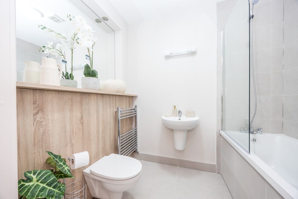 Ensuite bathroom, Spacious New 2 Bedroom Apt