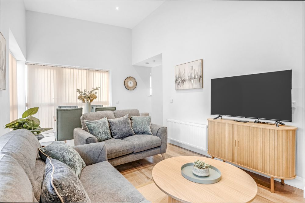 Living room, Lovely 2 Bedroom Apartment In Ashbourne