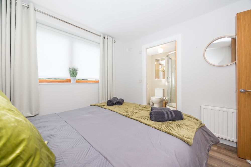 Main bedroom, Elegant Two Bedroom Apartment On Ground Floor