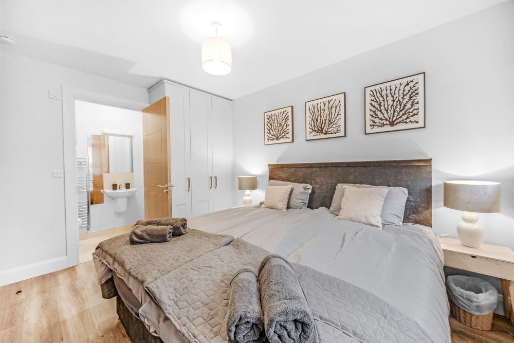 Main bedroom, Cosy 2 Bedroom Apartment On Ground Floor