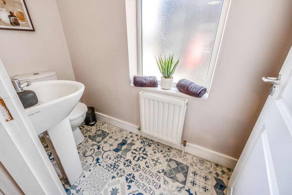 Ensuite bathroom, Quaint 3 Bedroom Cottage